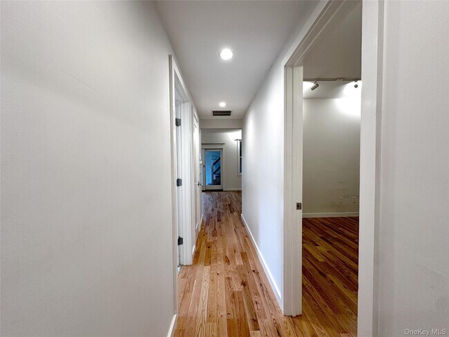 Building Photo - 437 Warburton Ave