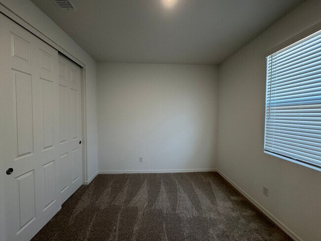 Building Photo - 3 bed 2.5 bath brand new home