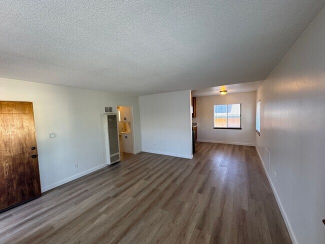 Building Photo - 673 W 22nd St