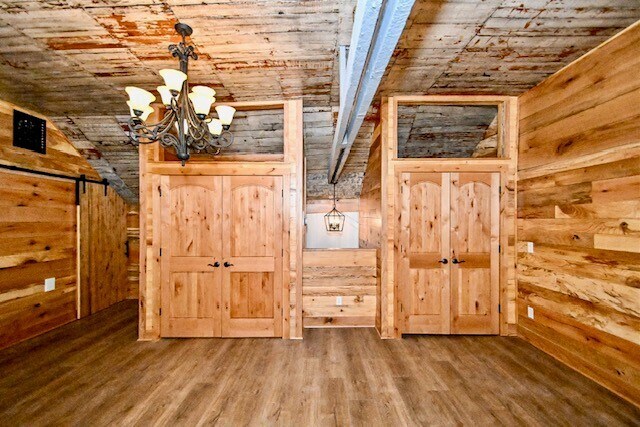 master bedroom with 2 large closets - 172 Diamond Ct SE