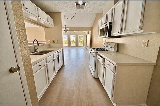 Building Photo - 3519 Cabin Pl