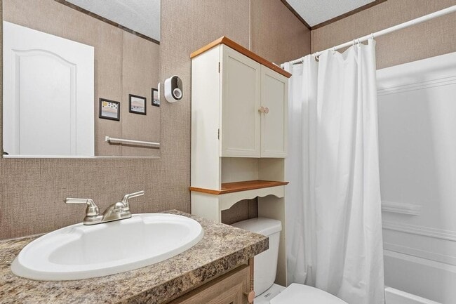 Building Photo - Fully Furnished 3-Bed, 2-Bath Home in Gated Community – Move-In Ready!