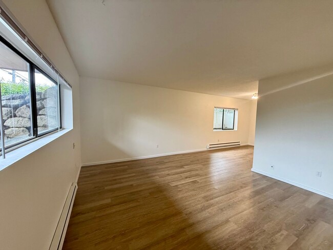 Building Photo - Alki Shores Condominiums - Alki Beach