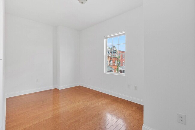 Building Photo - 621 N 33rd St