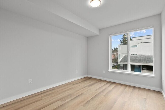 Building Photo - Stunning Brand-New Ballard Townhome with Air Conditioning