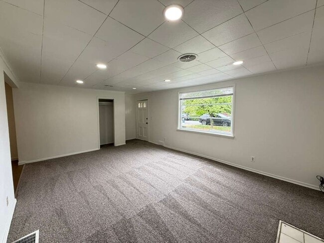 Building Photo - 3 Bedroom 1 Bathroom Greenwood Home!