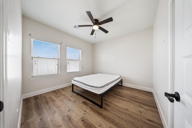 Building Photo - 2019 Olivos St