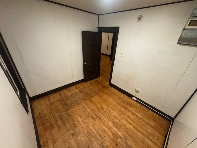 Building Photo - 2628 W 3rd St