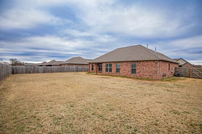 Building Photo - ***1104 S. Taylor ***
