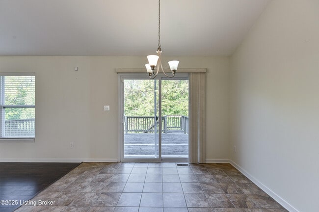 Building Photo - 220 Rockcrest Way