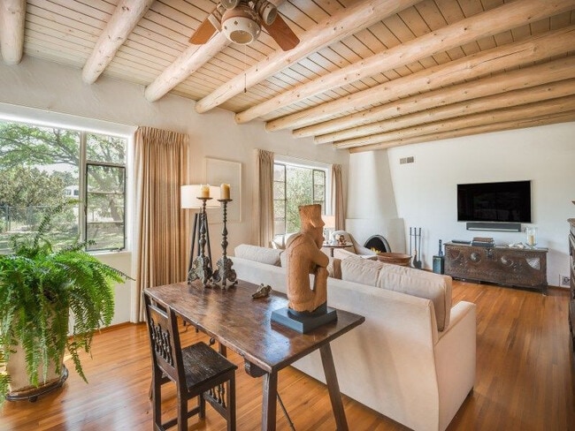 Building Photo - 126 Mateo Cir N