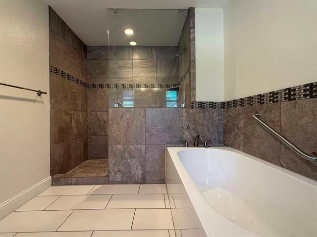 Building Photo - 6121 Preston Haven Dr