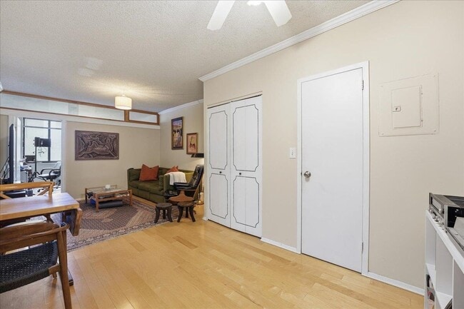 Building Photo - 45 River Dr S