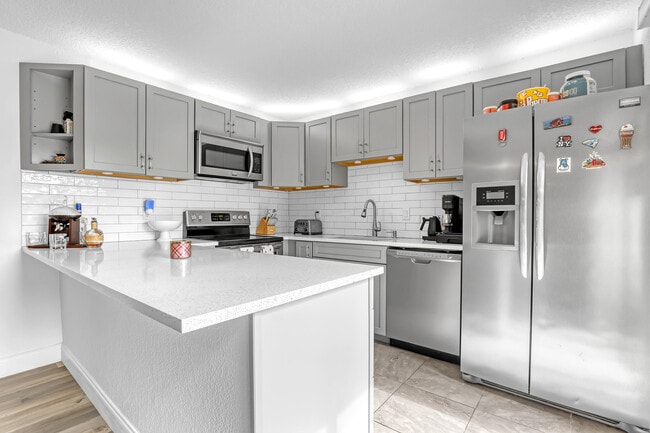 Building Photo - 712 Springdale Cir