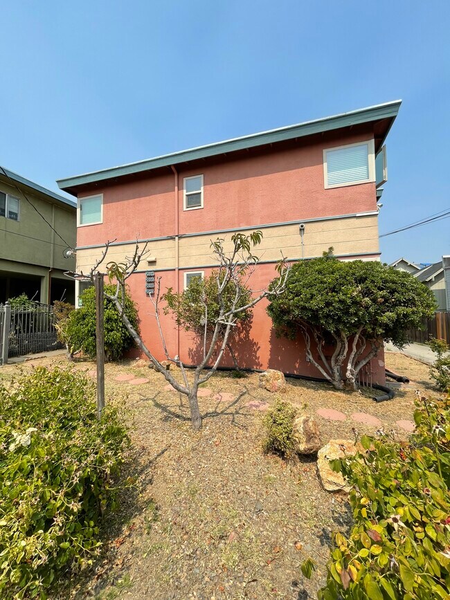 Front of Building - 2938 Brookdale Ave