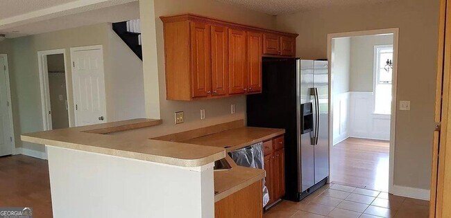 Building Photo - 520 Millbrook Village Dr