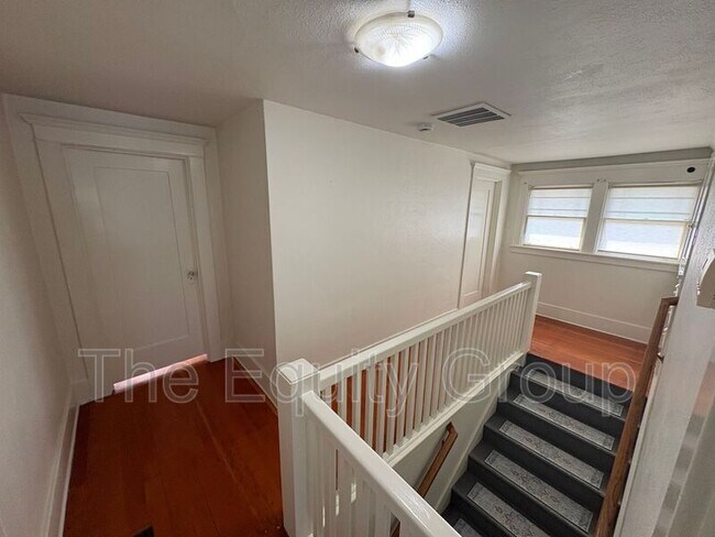 Building Photo - 1410 W Main St