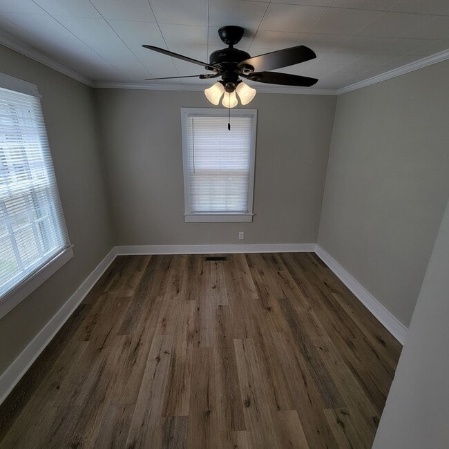 Building Photo - 3/1 House- Sparta City Limits