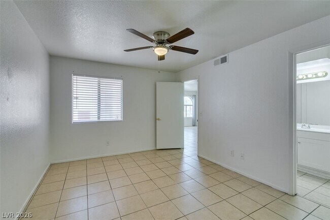 Building Photo - 7570 W Flamingo Rd