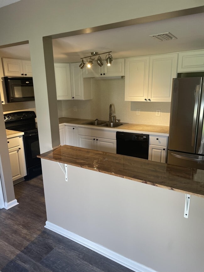 Building Photo - 172 Kitty Hawk Square