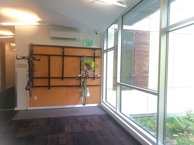 Building Photo - Furnished Condo in Overlook Neighborhood!