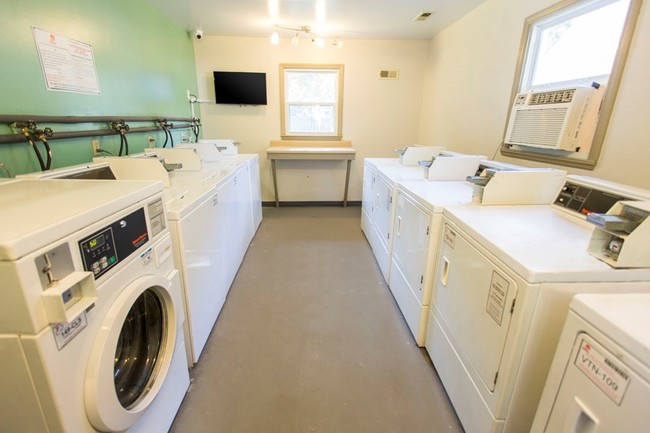 Laundry Facility - Hawthorne Lofts South