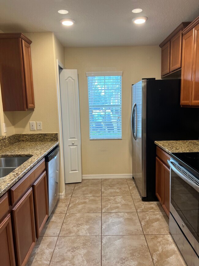 Building Photo - 9868 Trumpet Vine Loop