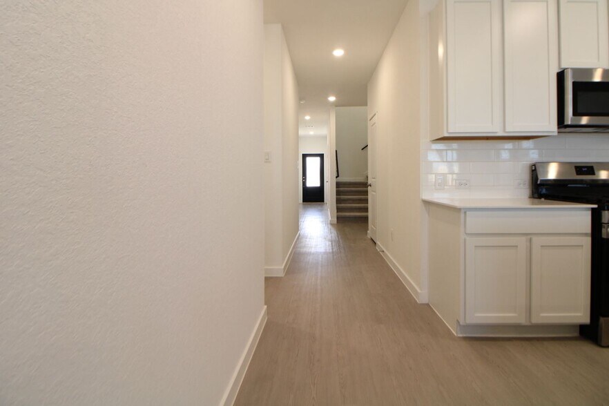 Building Photo - 5128 McKittrick