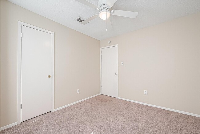 Building Photo - 15730 Oak Mountain Dr