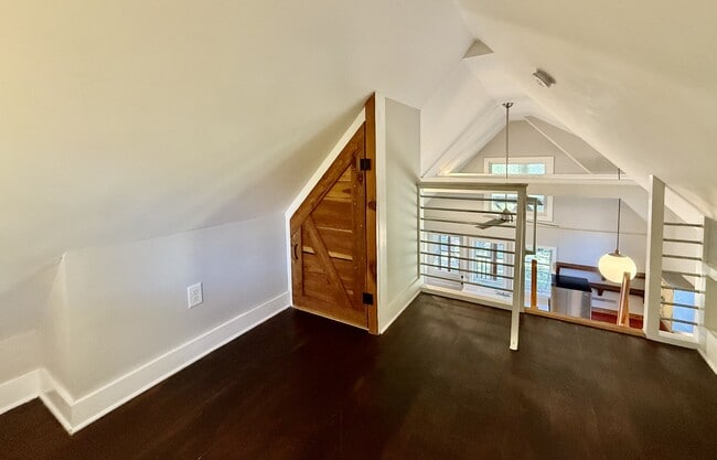 Building Photo - 574 Primitive St