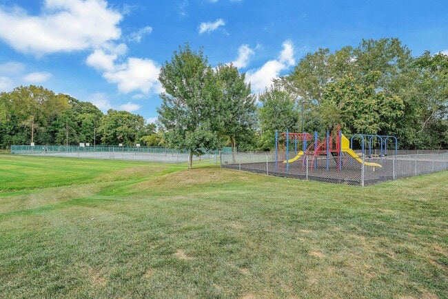 Building Photo - 4001 Whispering Hills Dr