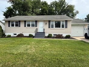 Building Photo - 3 bedroom, 1.5 bath, newly renovated ranch home in Hockessin