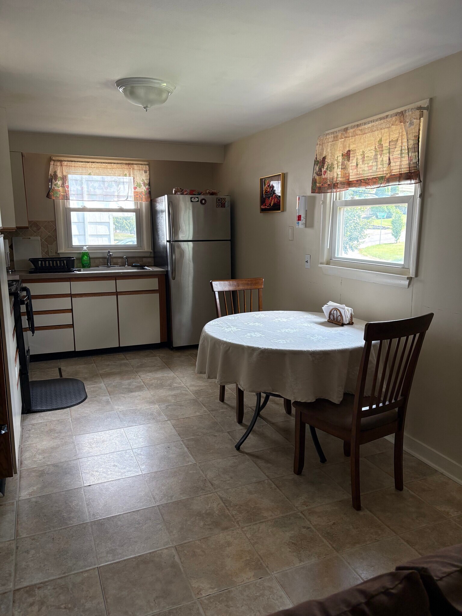 Kitchen - 107 Robert Dr