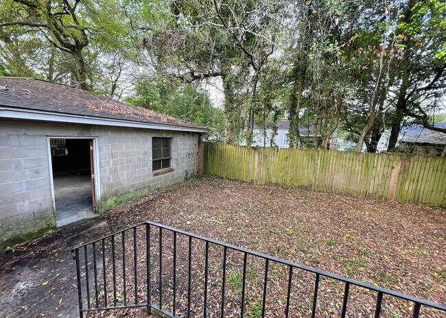 Building Photo - Available now. Totally remodeled 3 BR/2 BA...