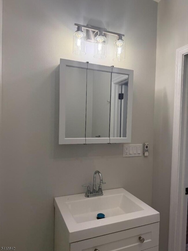 Building Photo - 65 Clendenny Ave