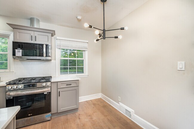 Building Photo - 1600 Flynnwood Dr