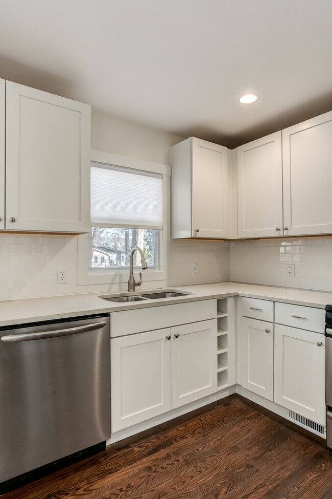 Building Photo - 4732 W 61st Terrace