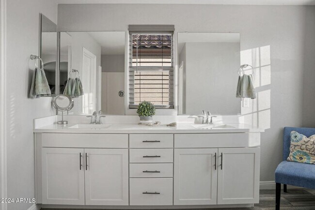 Building Photo - STUNNING 5 BEDROOM WITH LOFT & BONUS ROOM 3.5 BATH IN EASTMARK MESA COMMUNITY 2,655 SQ FT