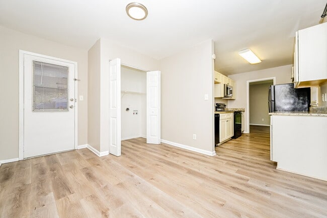 Building Photo - 367 Lady Guinevere Way