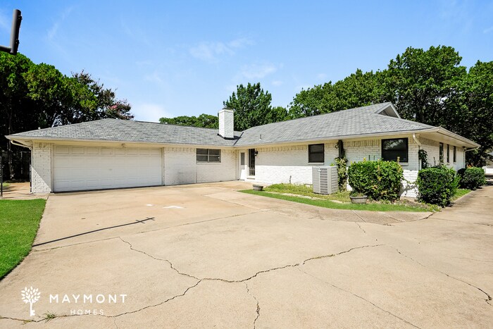 Building Photo - 6413 Wilton Dr