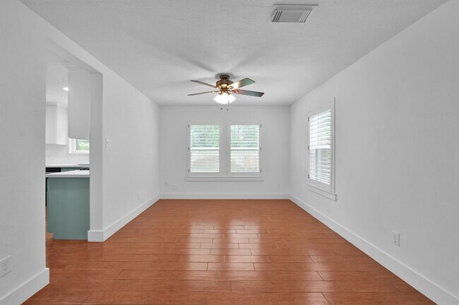 Building Photo - 5 Hickory Oak Dr