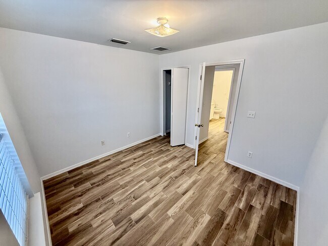 Building Photo - 622 Briar Way Ln
