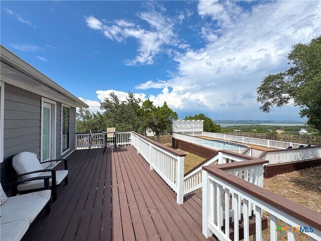 Building Photo - 200 San Juan