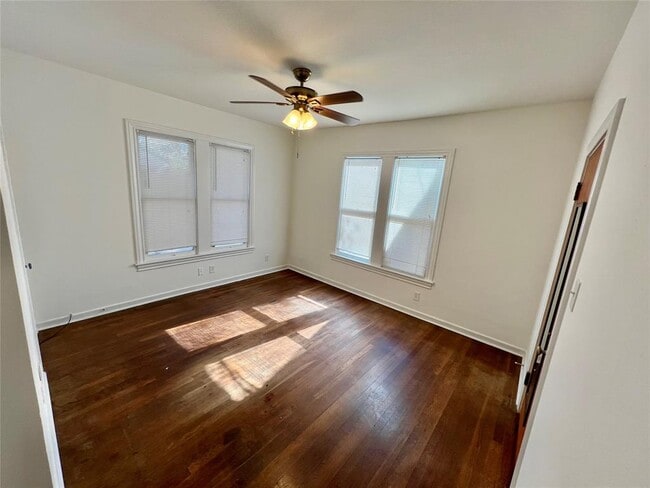 Building Photo - 302 Park Ln