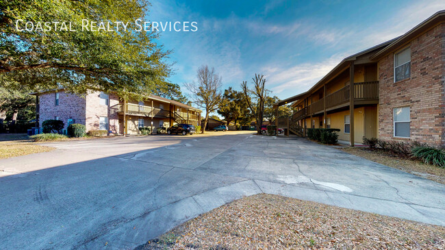 Building Photo - 895 Silverwood