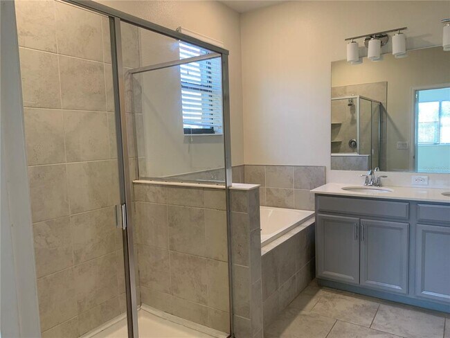 Building Photo - 1230 Sandwedge St