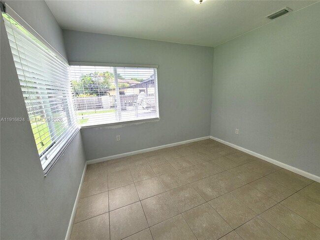 Building Photo - 8839 SW 28th St