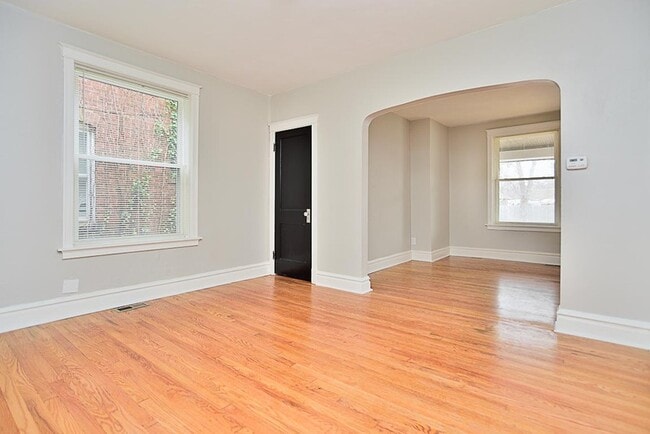 Building Photo - 4944 Tholozan Ave