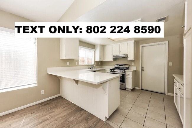 Building Photo - 39715 Sunrose Dr