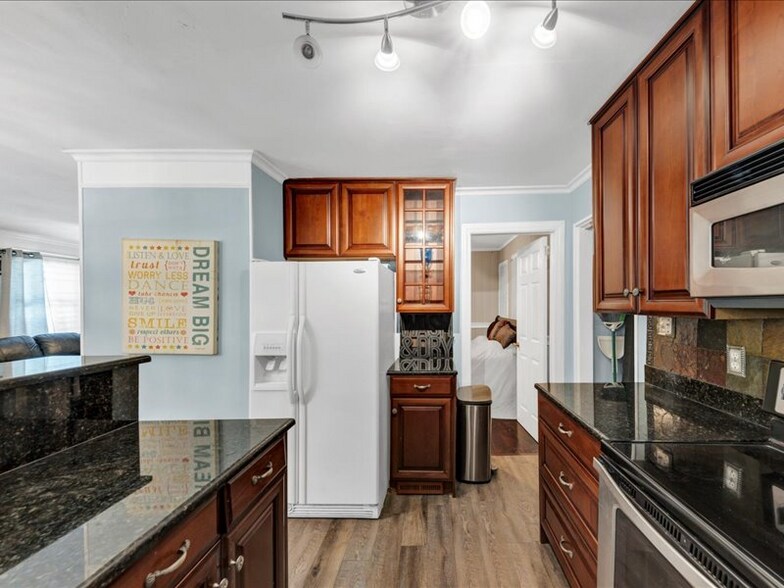 Building Photo - 1410 N Druid Hills Rd